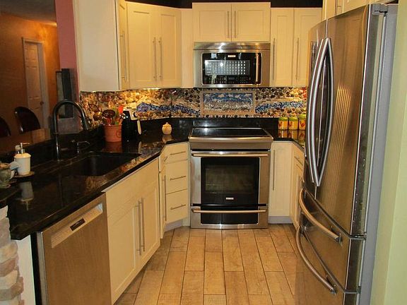 5th image of 4611 Birch Cir