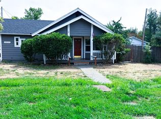 1231 NE A St, Grants Pass, OR 97526