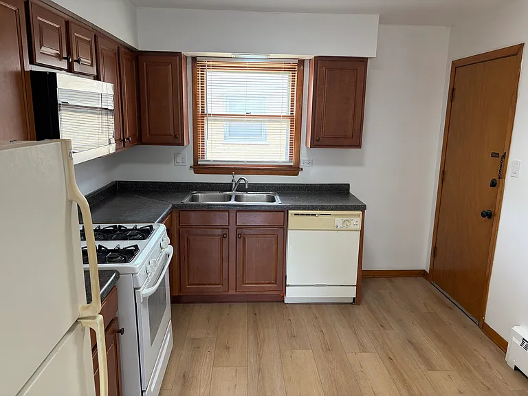 18518 Wildwood Ave #2W — Photo 11