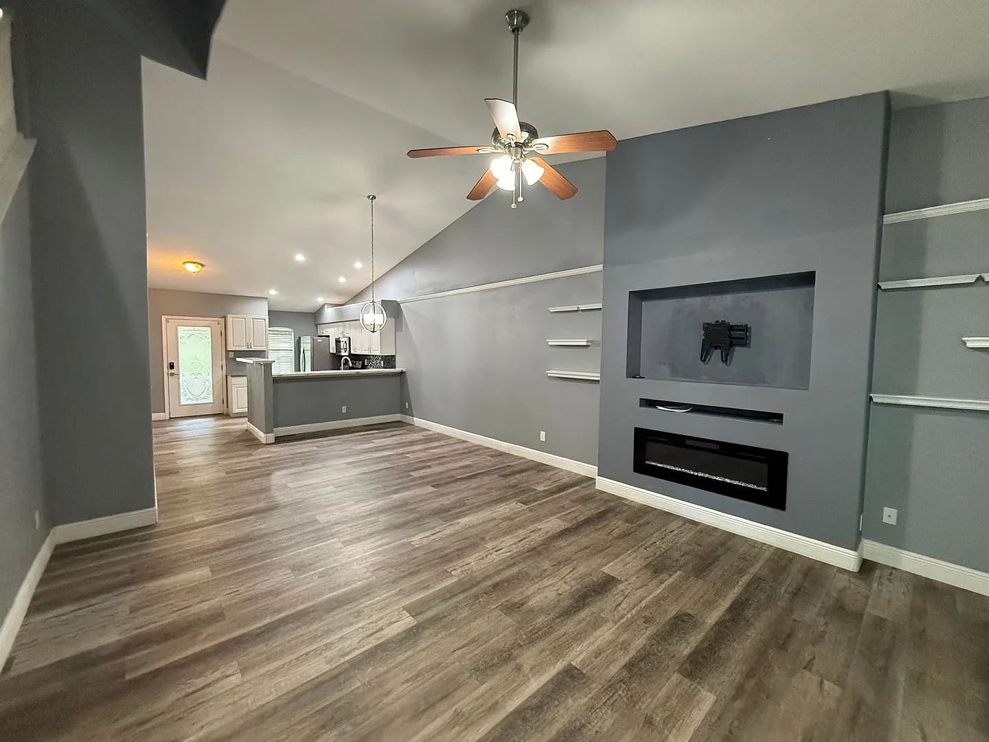 Groveland Townhouse — Photo 3