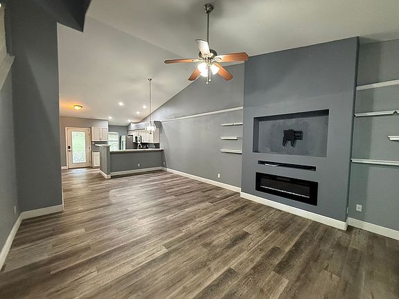 3rd image of 8927 Courtyard Ln