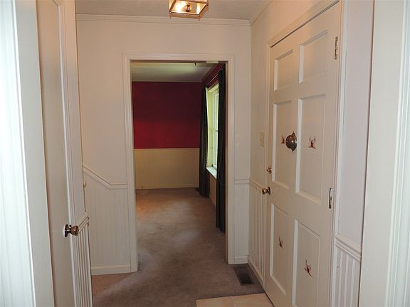 2nd image of 158 Magnolia Dr