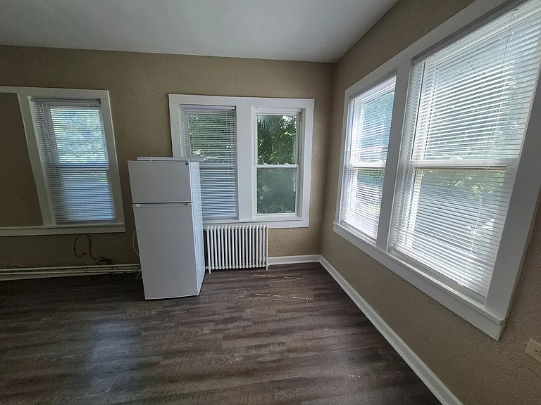 1332 Minnehaha Ave W — Photo 5