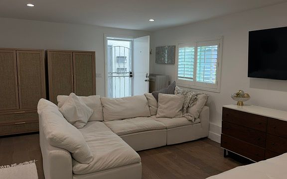 3rd image of 423 Iris Ave #C
