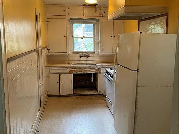 4th image of 660 Columbia St