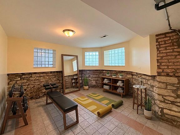 3rd image of 1527 E 66th Pl