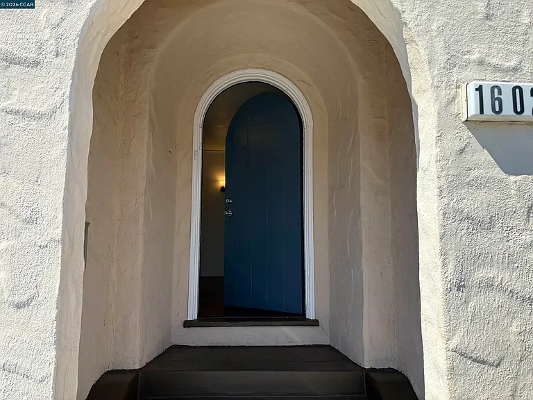 1602 Georgia St — Photo 4