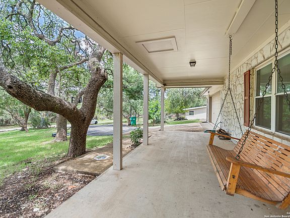 4th image of 620 N Pleasant Valley Dr