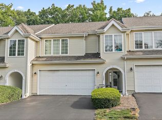 1503 Golden Oak Dr, Woodstock, IL 60098