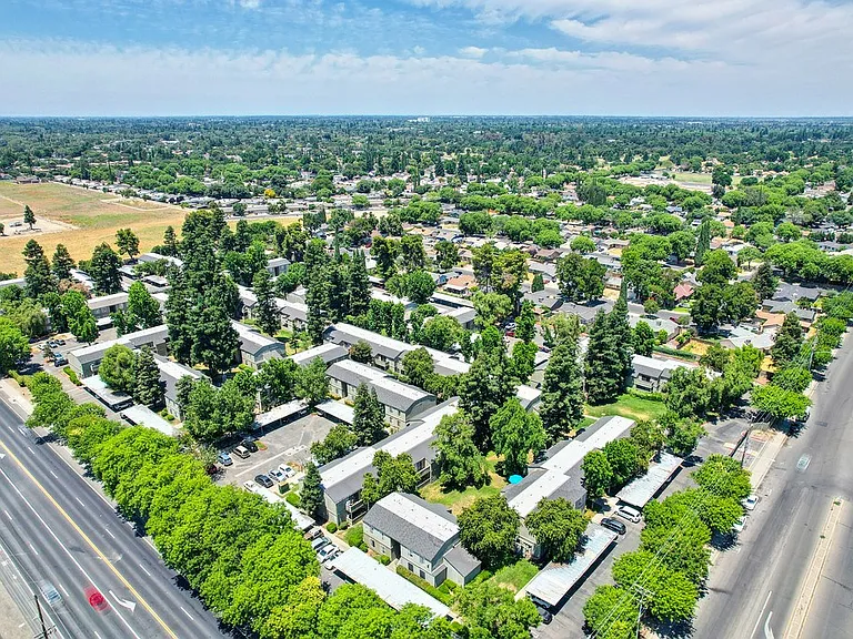 The Redwoods Apartments — Photo 1