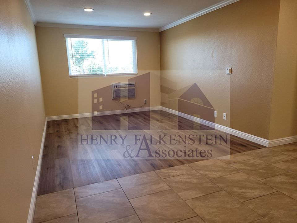 1st image of 456 W 11th St APT 8