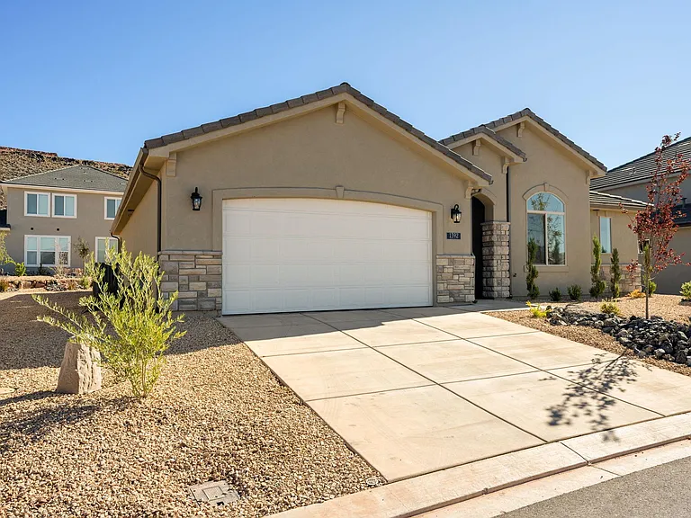 1392 Marfil Way — Photo 27