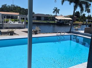 9467 Sun Isle Dr NE, Saint Petersburg, FL 33702