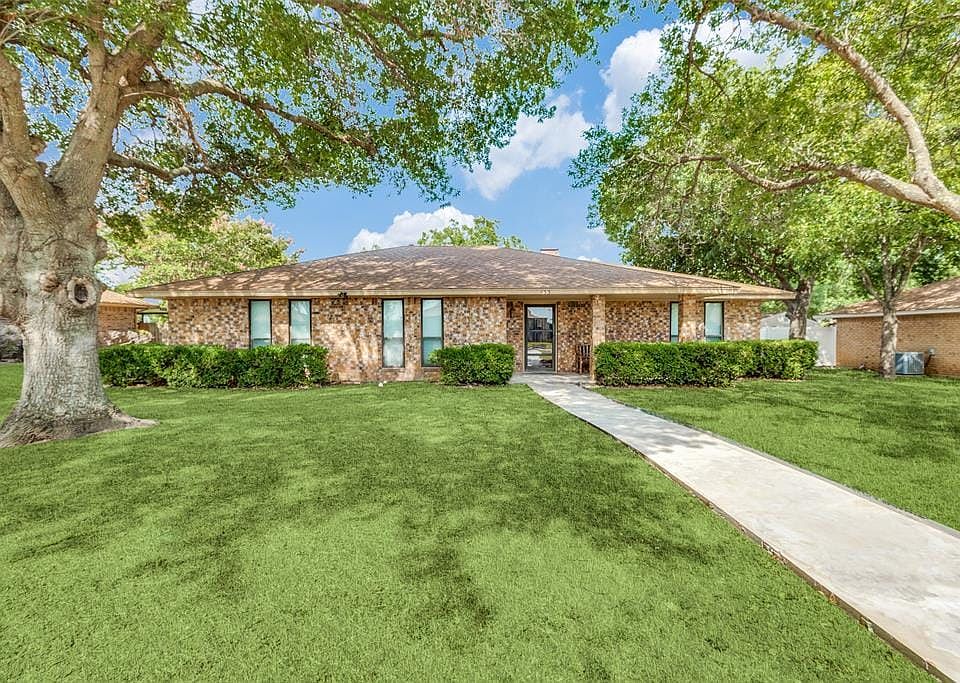 1st image of 435 Cambridge Dr