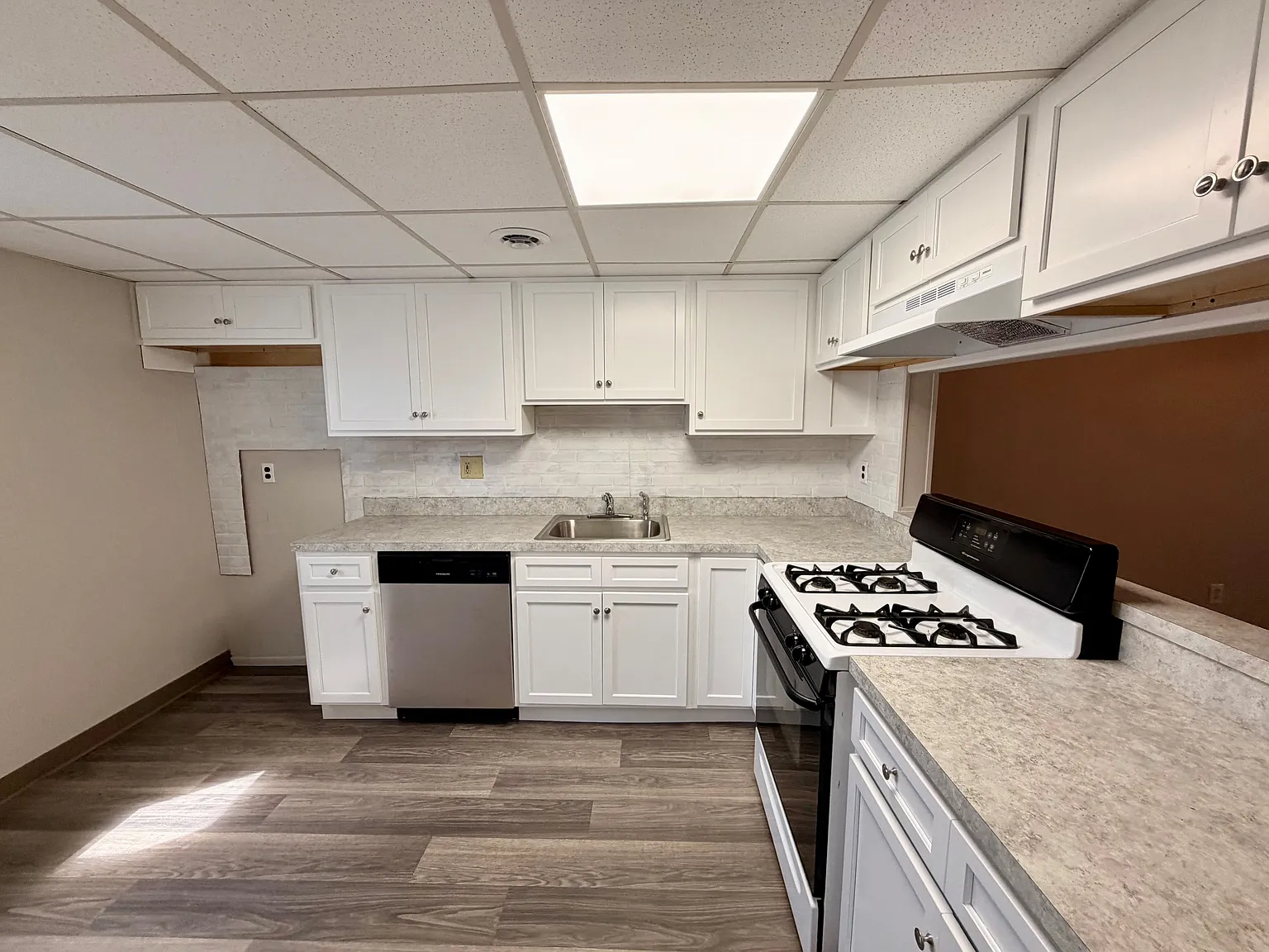 2 bed, 1368 sqft, $2,100 — Photo 4
