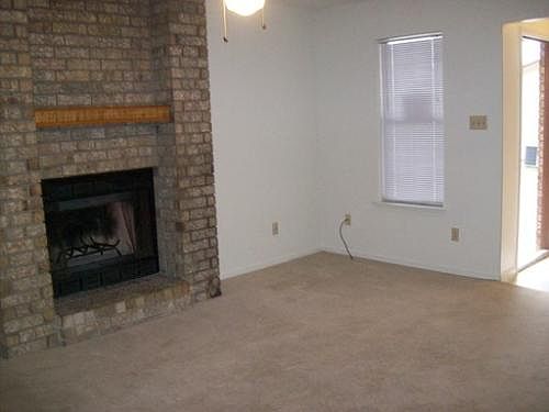 5th image of 1815 Cedarhill Dr APT A