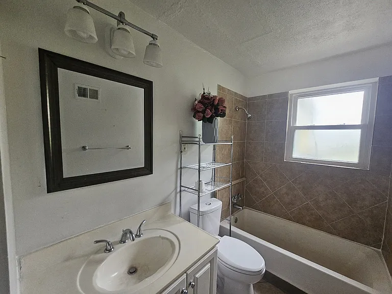 7004 Glenmore Ave #1-A — Photo 3