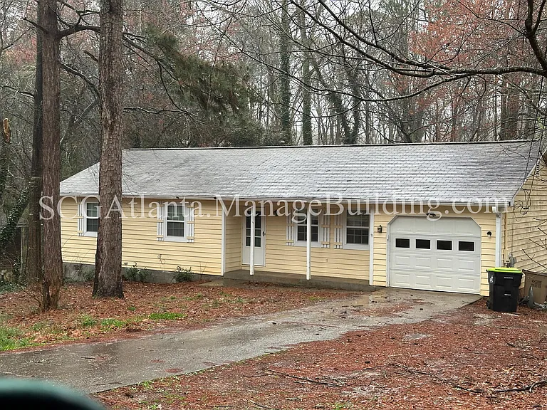 200 Pinehurst Dr — Photo 1