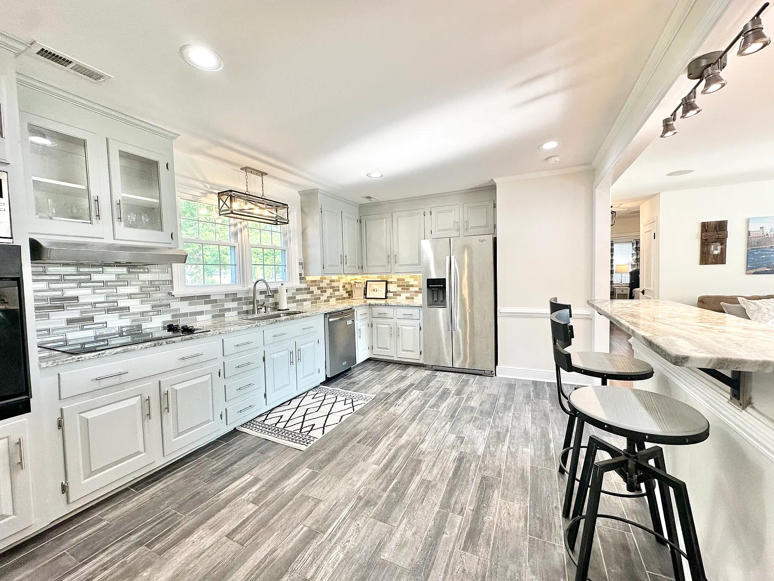 107 Robbinwood Ln — Photo 2