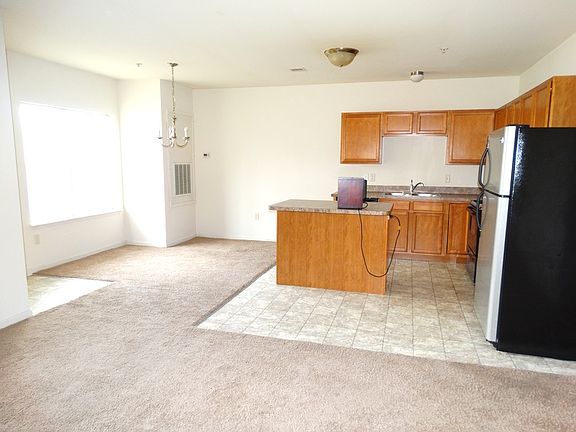 Dining Area & Kitchen