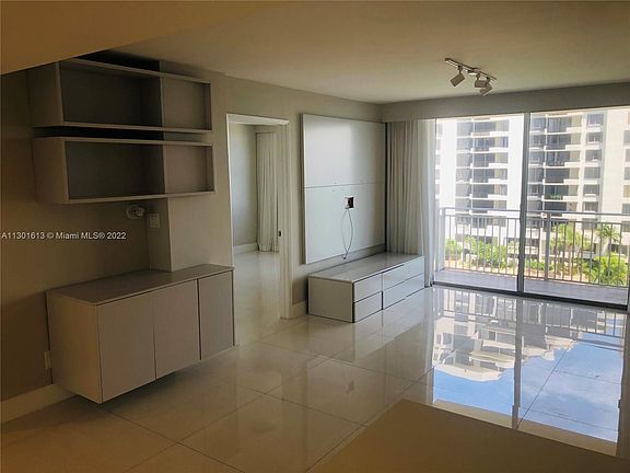 4th image of 770 Claughton Island Dr APT 913