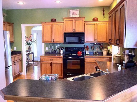 Kitchen w/bar