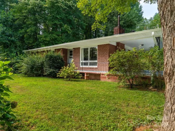 15 Lakeview Dr N, Marion, NC 28752