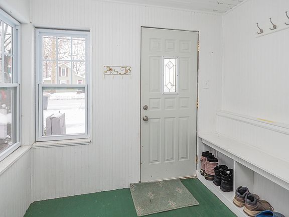 3rd image of 329 W Franklin St