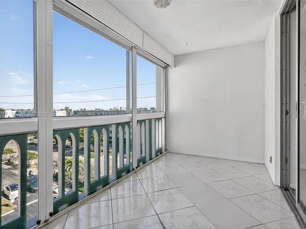 421 NE 14th Ave APT 608, Hallandale Beach, FL 33009
