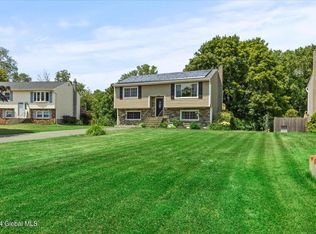 9 Andree Ct, Schenectady, NY 12309