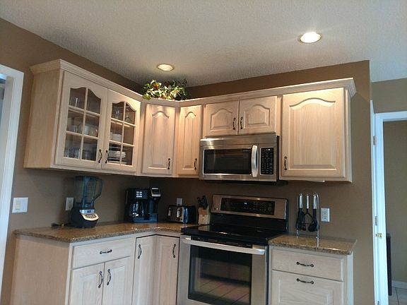 5th image of 13 Rosebrier Ave