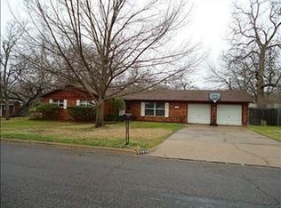 1113 Valley View Dr, Hurst, TX 76053