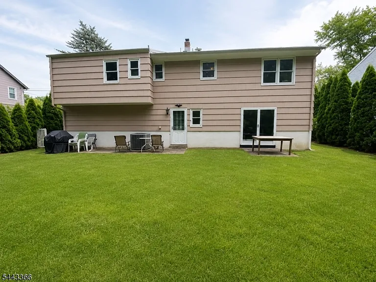 20 S Mitchell Ave — Photo 7