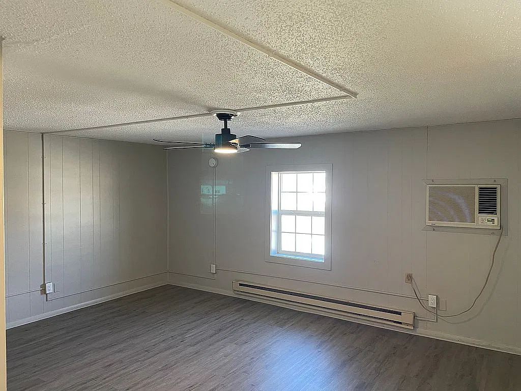 825 E Broadway St — Photo 2