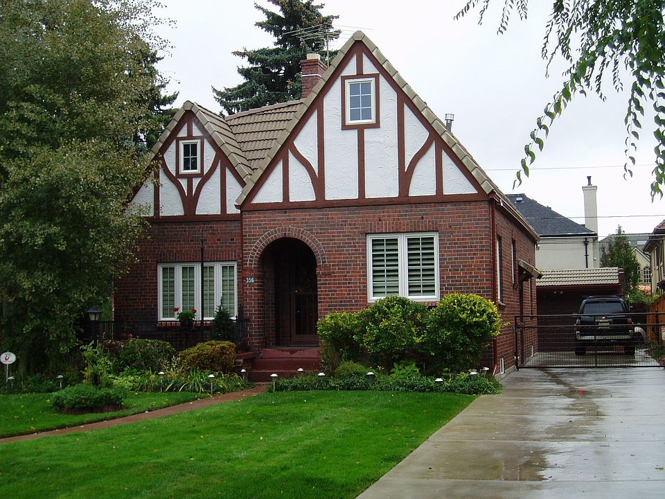 2nd image of 356 Dahlia St