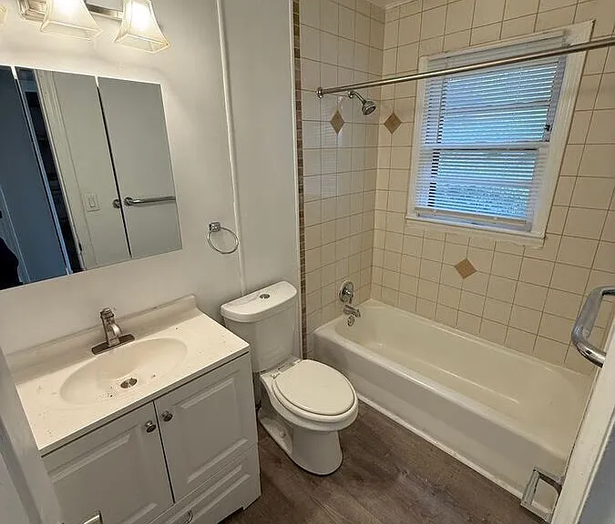4612 E Linwood Blvd — Photo 7