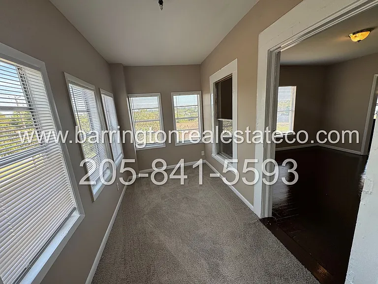 1025 Columbia St — Photo 2