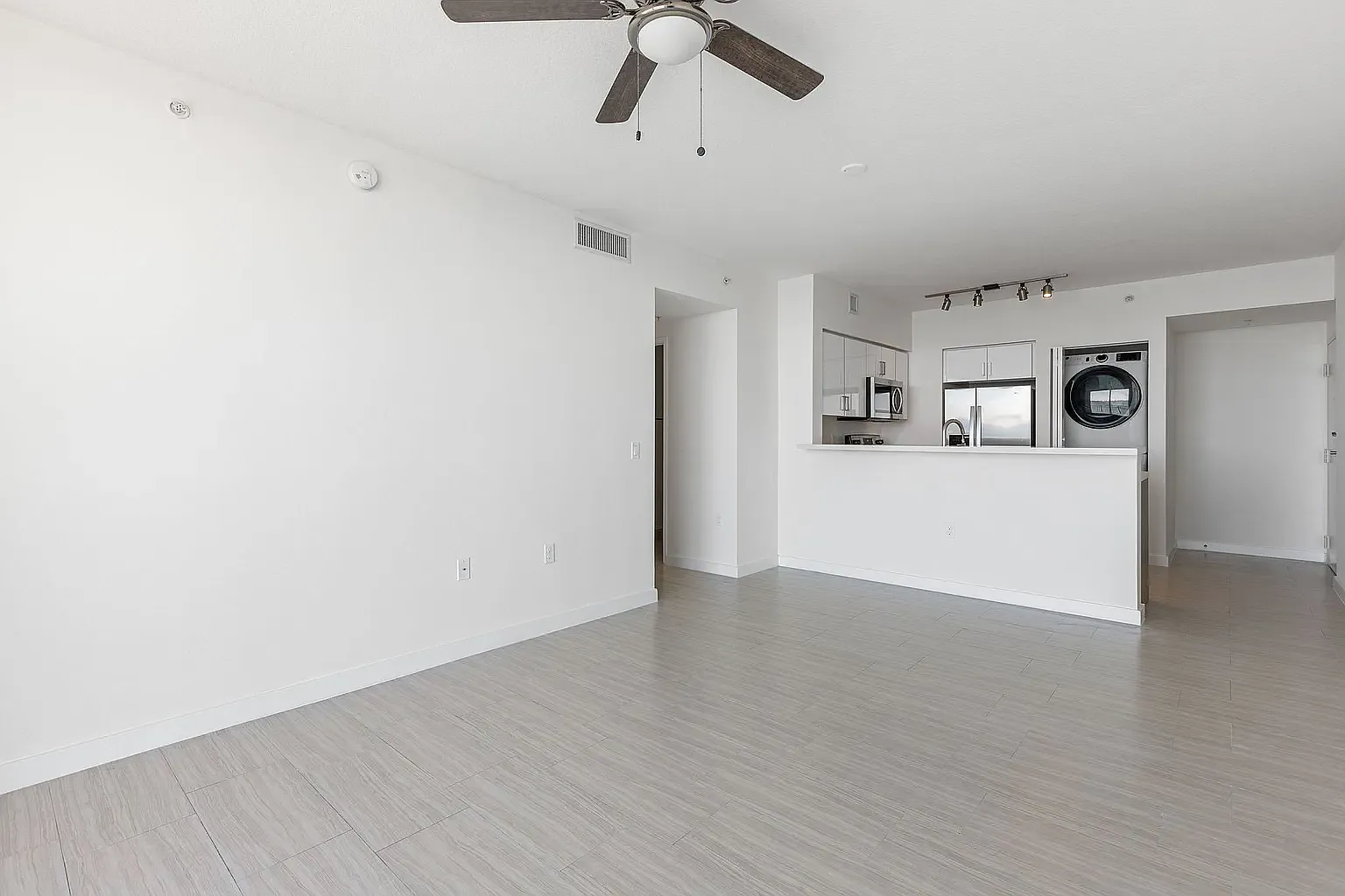 1 bed, 870 sqft, $2,899 — Photo 4