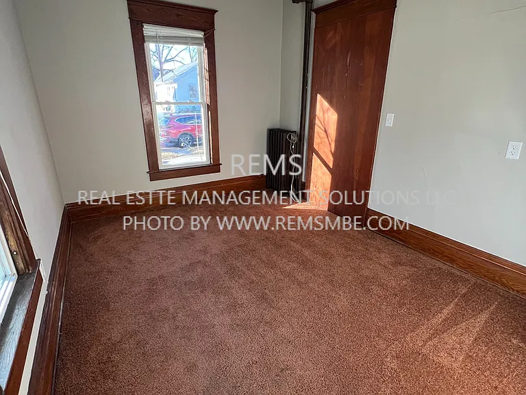 420 N Pine St — Photo 11
