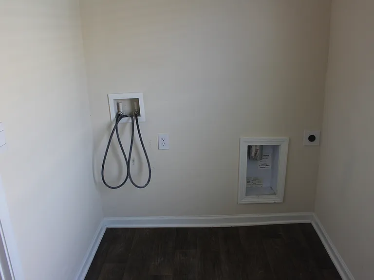 233 Falcon Ridge Rd — Photo 6