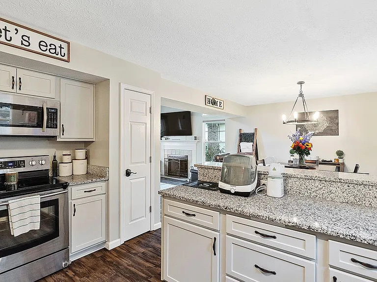 3397 Yorkshire Dr — Photo 10