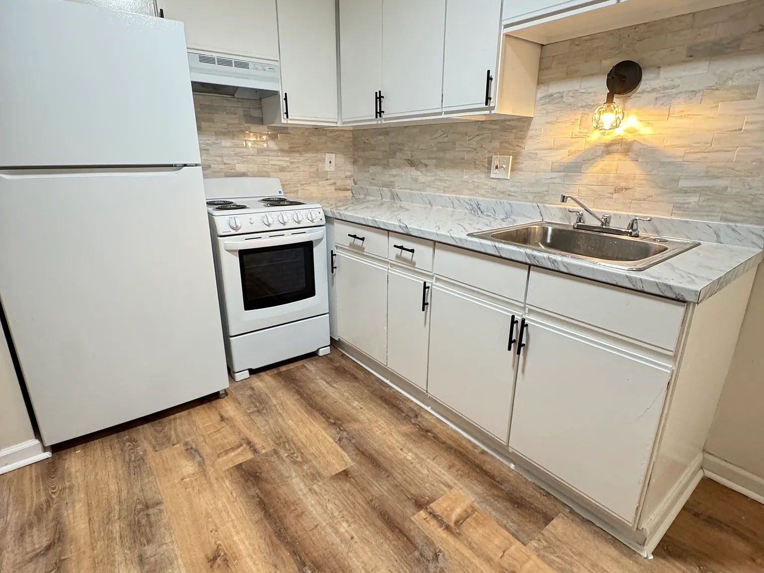2 bed, 750 sqft, $1,200 — Photo 3