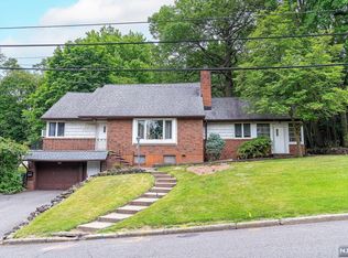 577 Ridgeland Ter, Leonia, NJ 07605