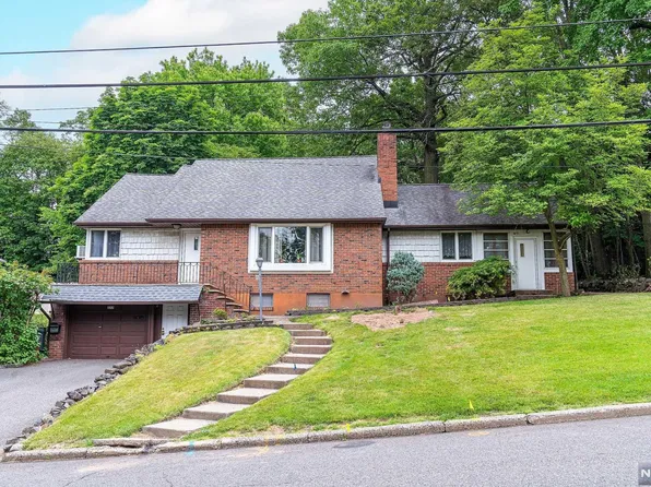 577 Ridgeland Ter, Leonia, NJ 07605