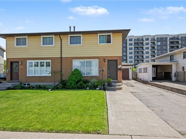 203 Moffat Dr, Cambridge, ON N1R 6C1