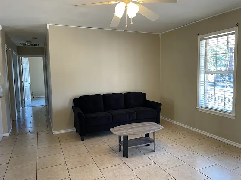 4 bed, 1248 sqft, $1,900 — Photo 4