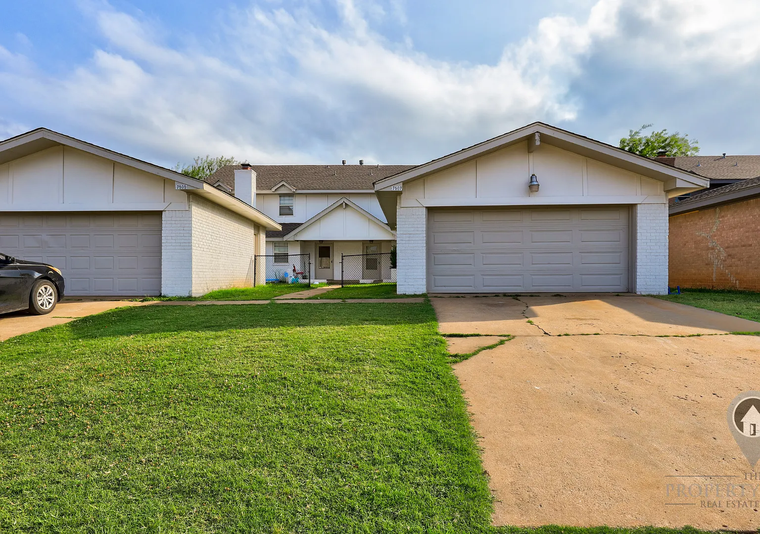 4 Bedroom,2.5 Bath and 2 Car Garage Duplex with Fireplace and Prime Location Near Lake Hefner — Photo 2