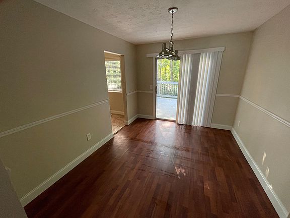 5th image of 852 Highland Ter NE
