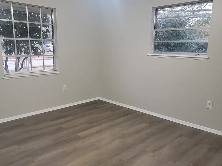 2610 Demaret Dr — Photo 8