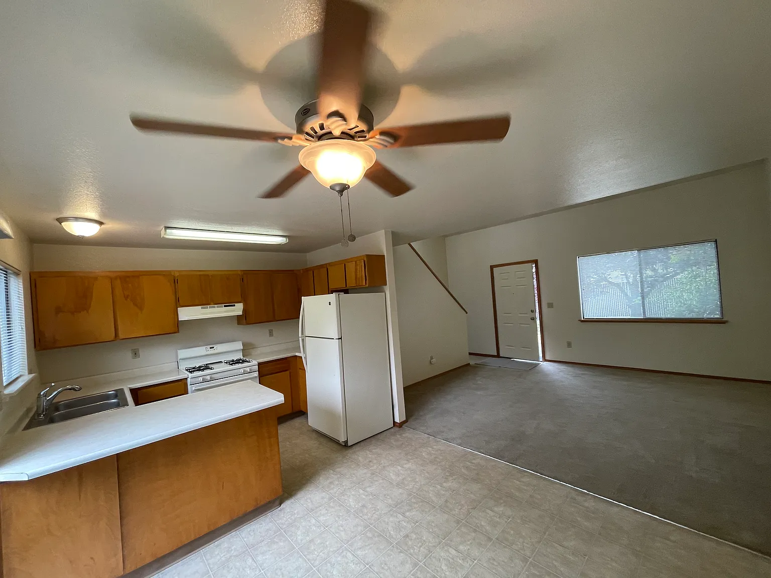 1 bed, 900 sqft, $1,250 — Photo 3